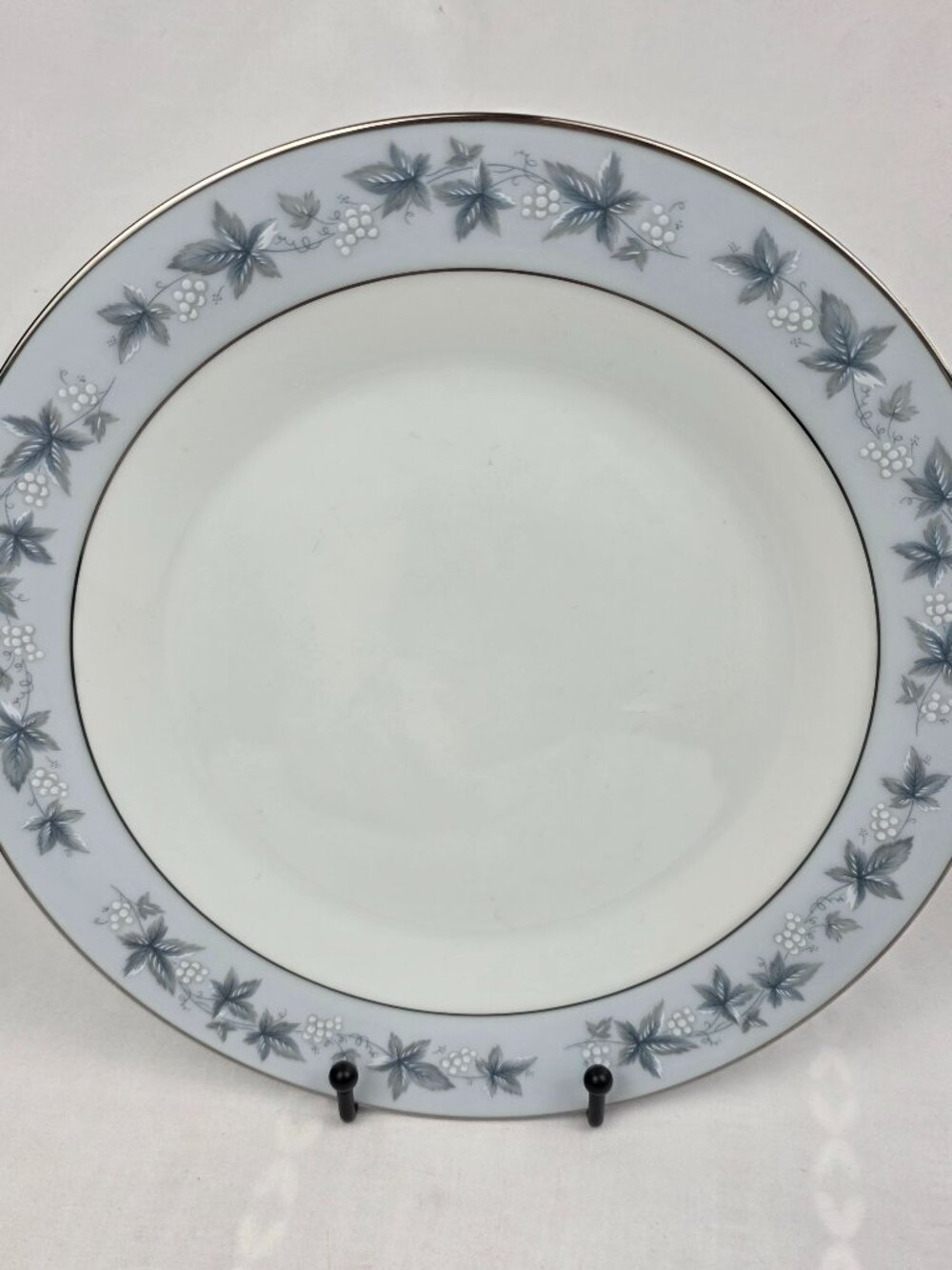 ONE Noritake Bluecourt Dinner Plate #6844 Blue Rim White Grapes 10 1/2 Inches